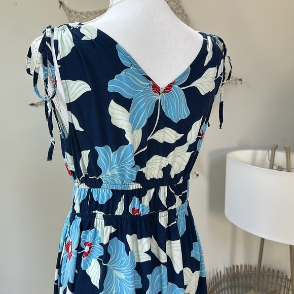 Red, White, And Blue Hawaiian Floral Maxi Dress - Picture 3 of 11